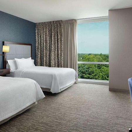 Hampton Inn & Suites Teaneck/Glenpointe Ngoại thất bức ảnh