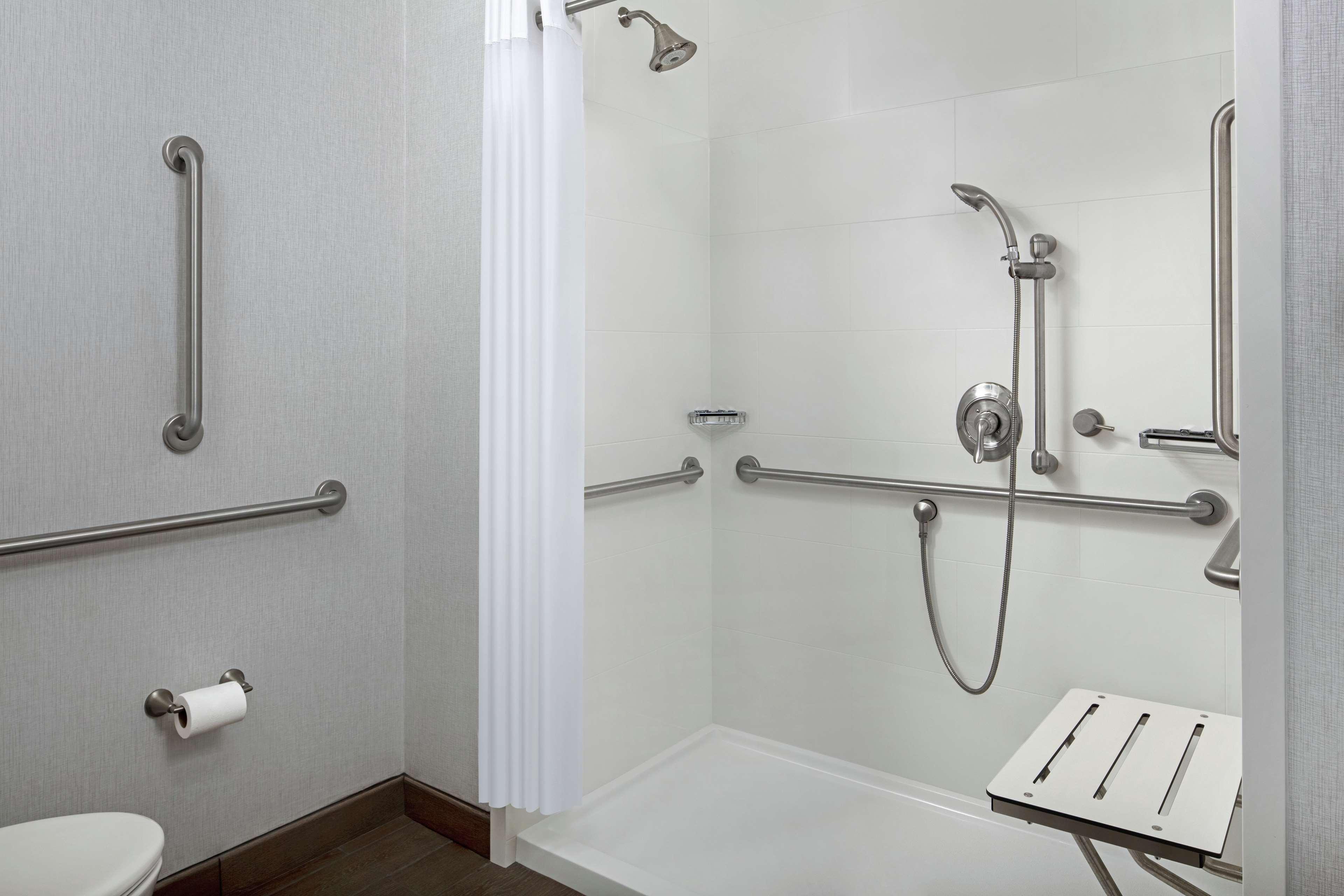 Hampton Inn & Suites Teaneck/Glenpointe Ngoại thất bức ảnh