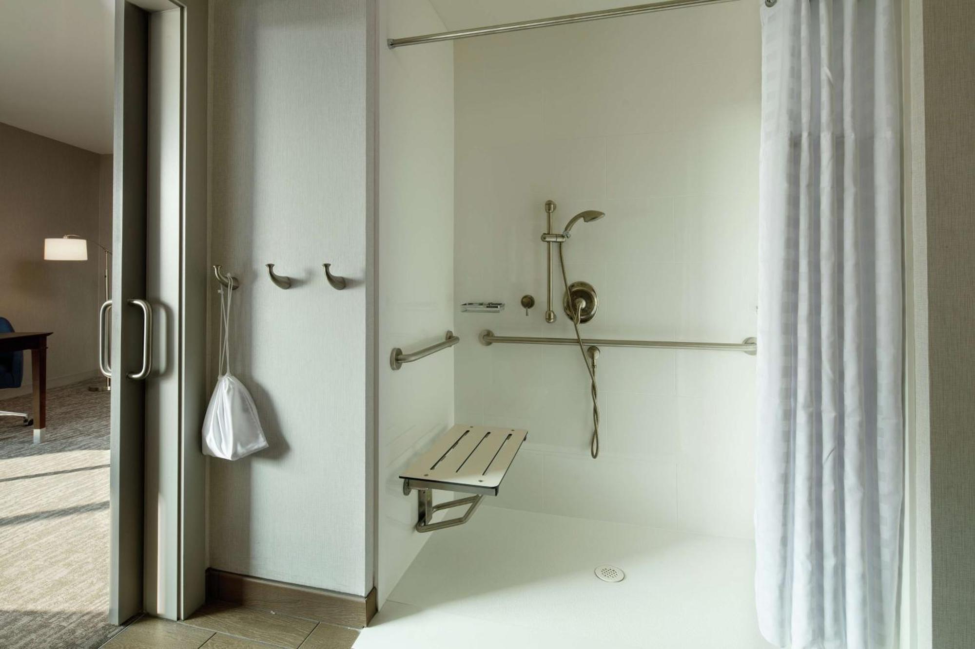 Hampton Inn & Suites Teaneck/Glenpointe Ngoại thất bức ảnh