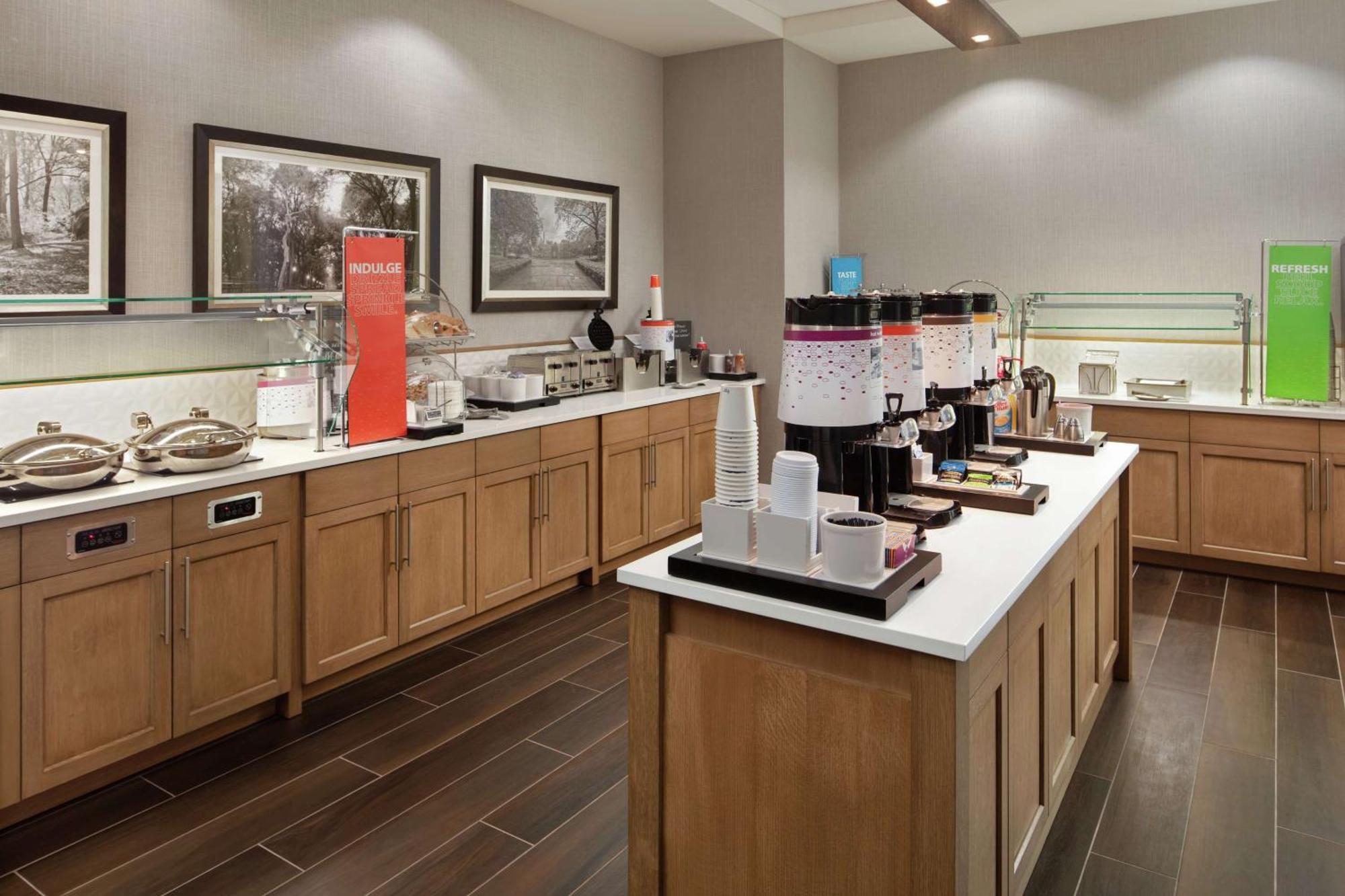 Hampton Inn & Suites Teaneck/Glenpointe Ngoại thất bức ảnh
