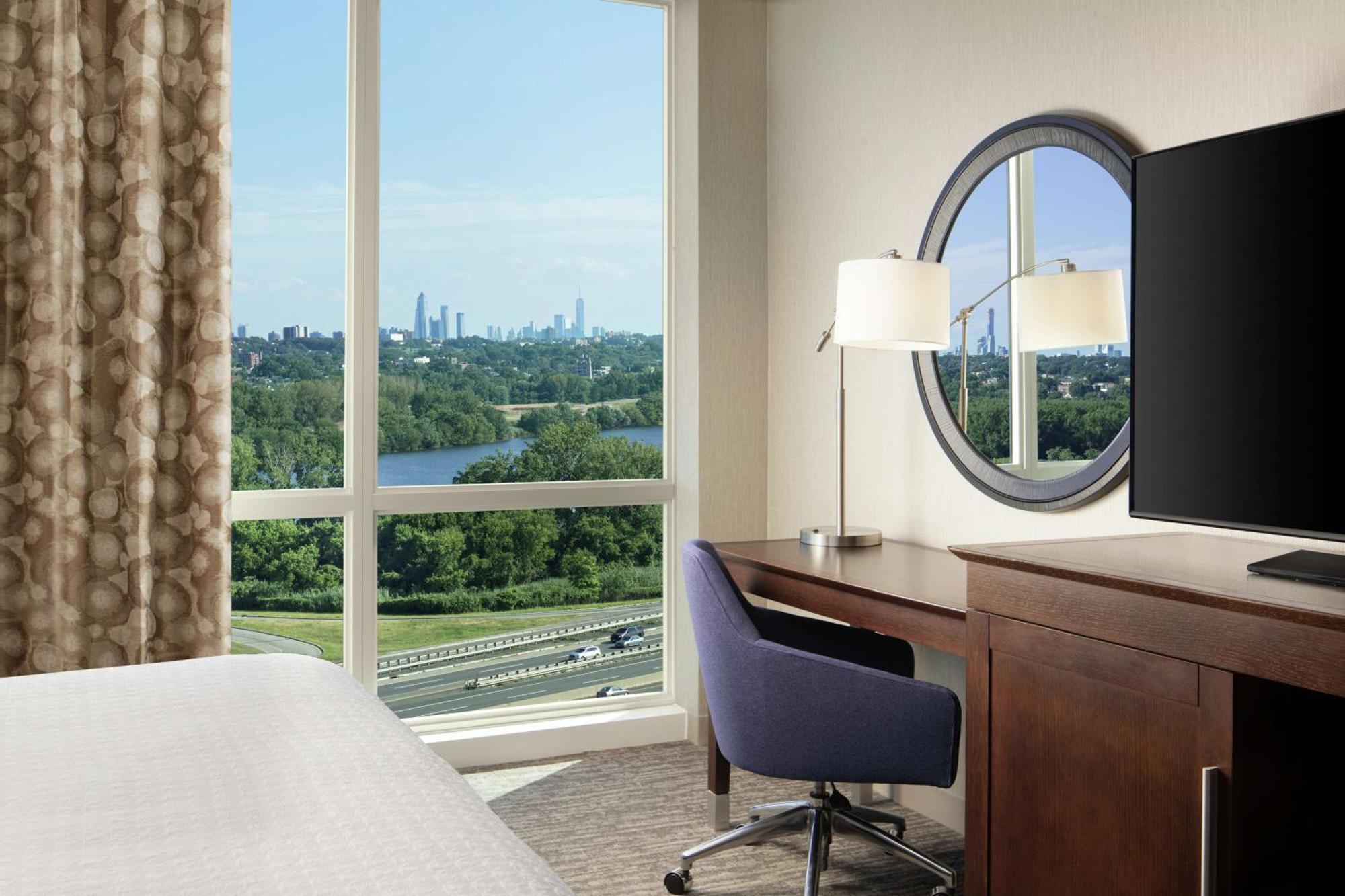 Hampton Inn & Suites Teaneck/Glenpointe Ngoại thất bức ảnh