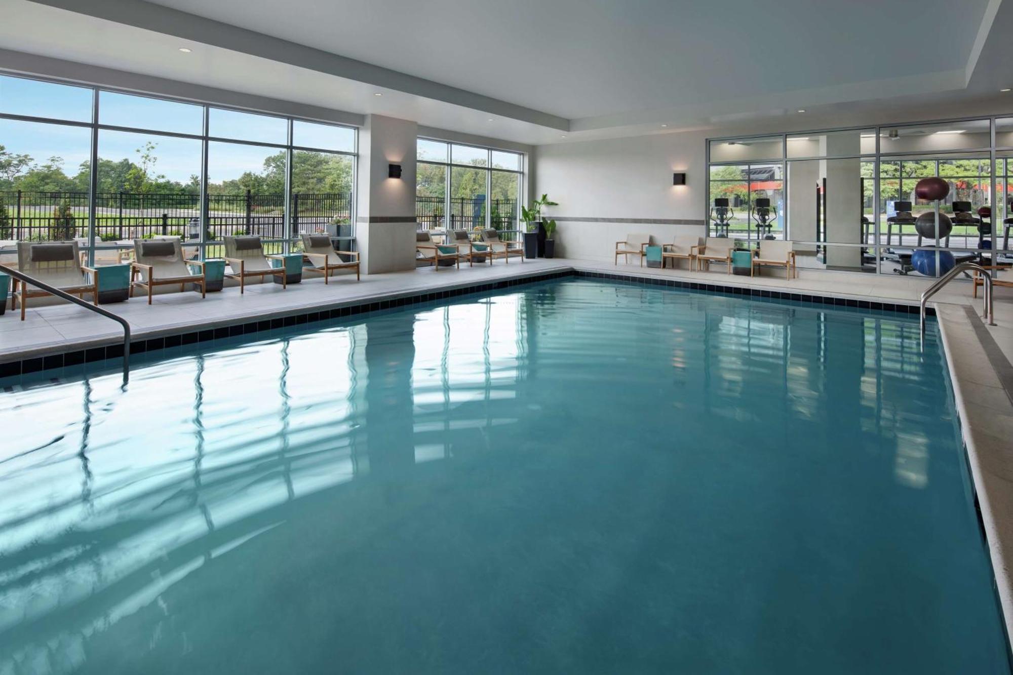 Hampton Inn & Suites Teaneck/Glenpointe Ngoại thất bức ảnh
