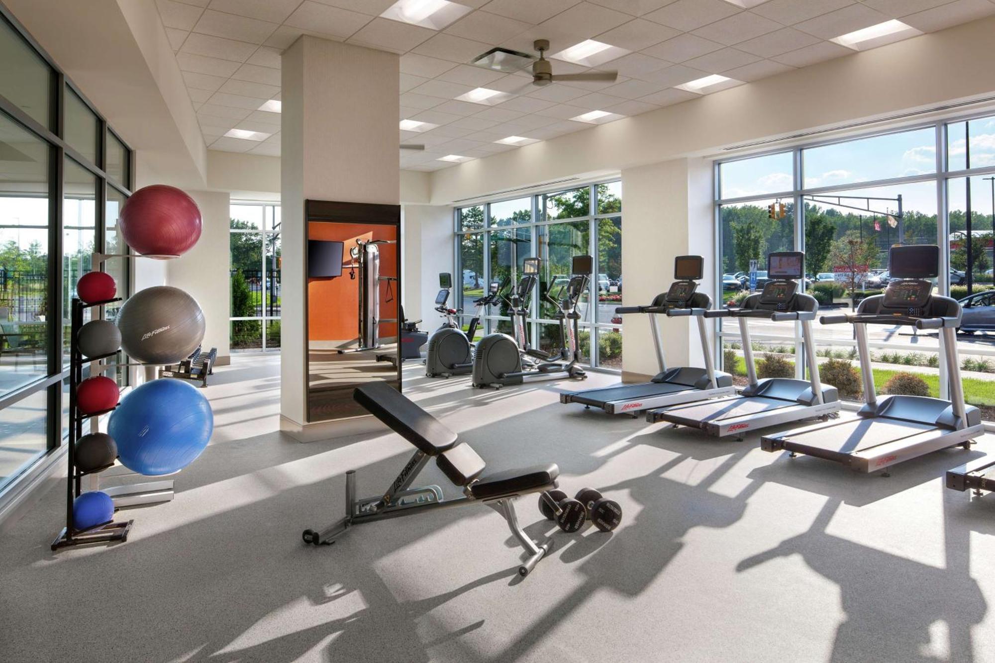 Hampton Inn & Suites Teaneck/Glenpointe Ngoại thất bức ảnh